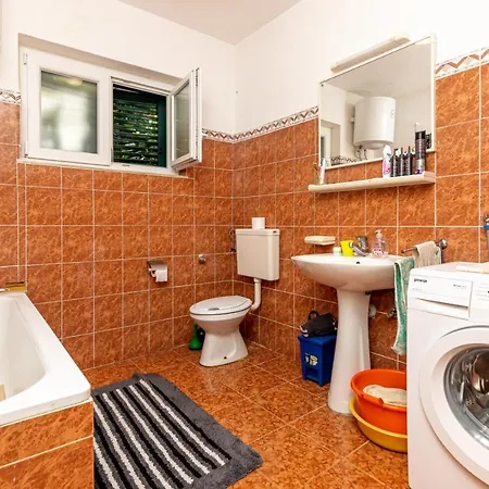 11278a Apartment *