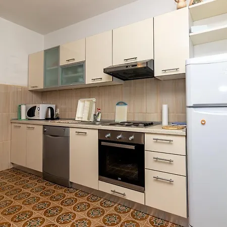11278a Apartment *