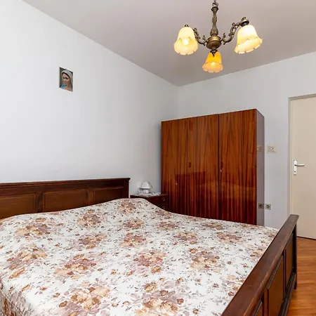 11278a Apartment *